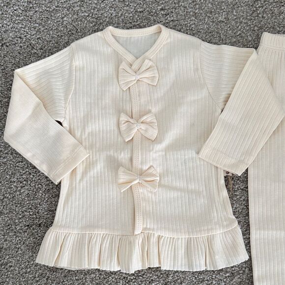 Charming Organic Cotton Cream Kids 2pcs Set with Bows - Picture 2 of 9